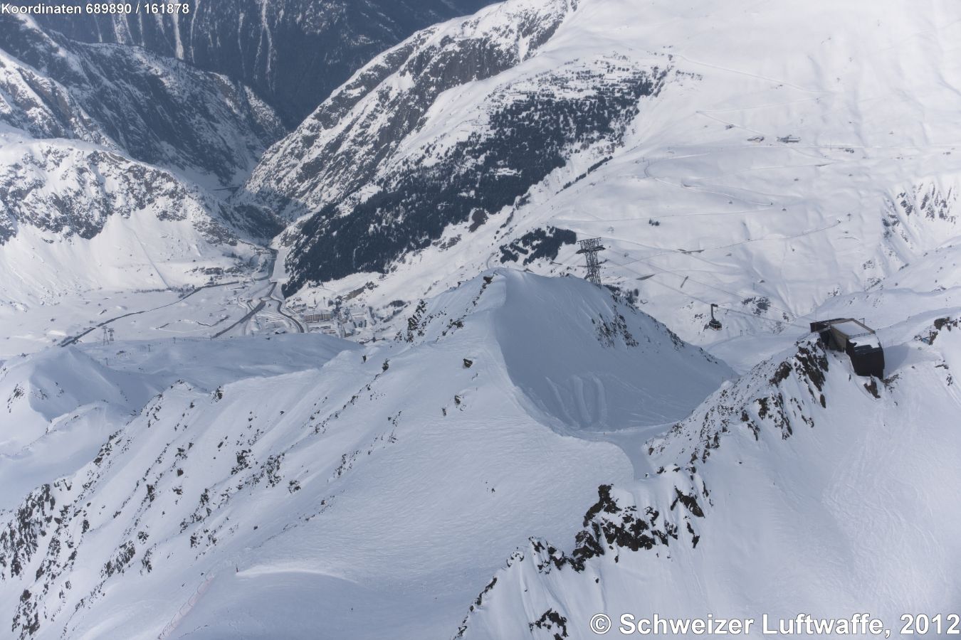 Gemsstock Bergstation, Blick auf Andermatt, Schöllenen und Oberalp